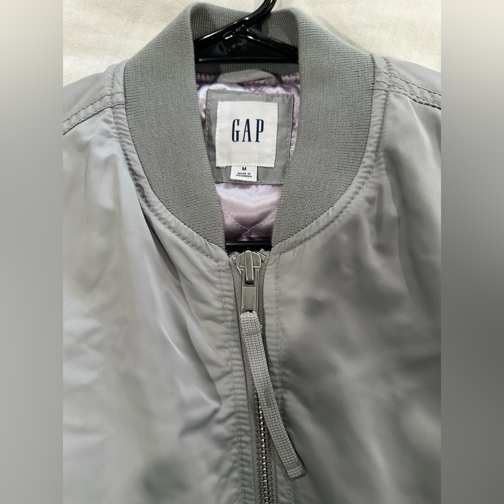 Gap Women's Bomber Jacket Size Medium. - Picture 3 of 5